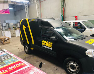 publicidad de un carro