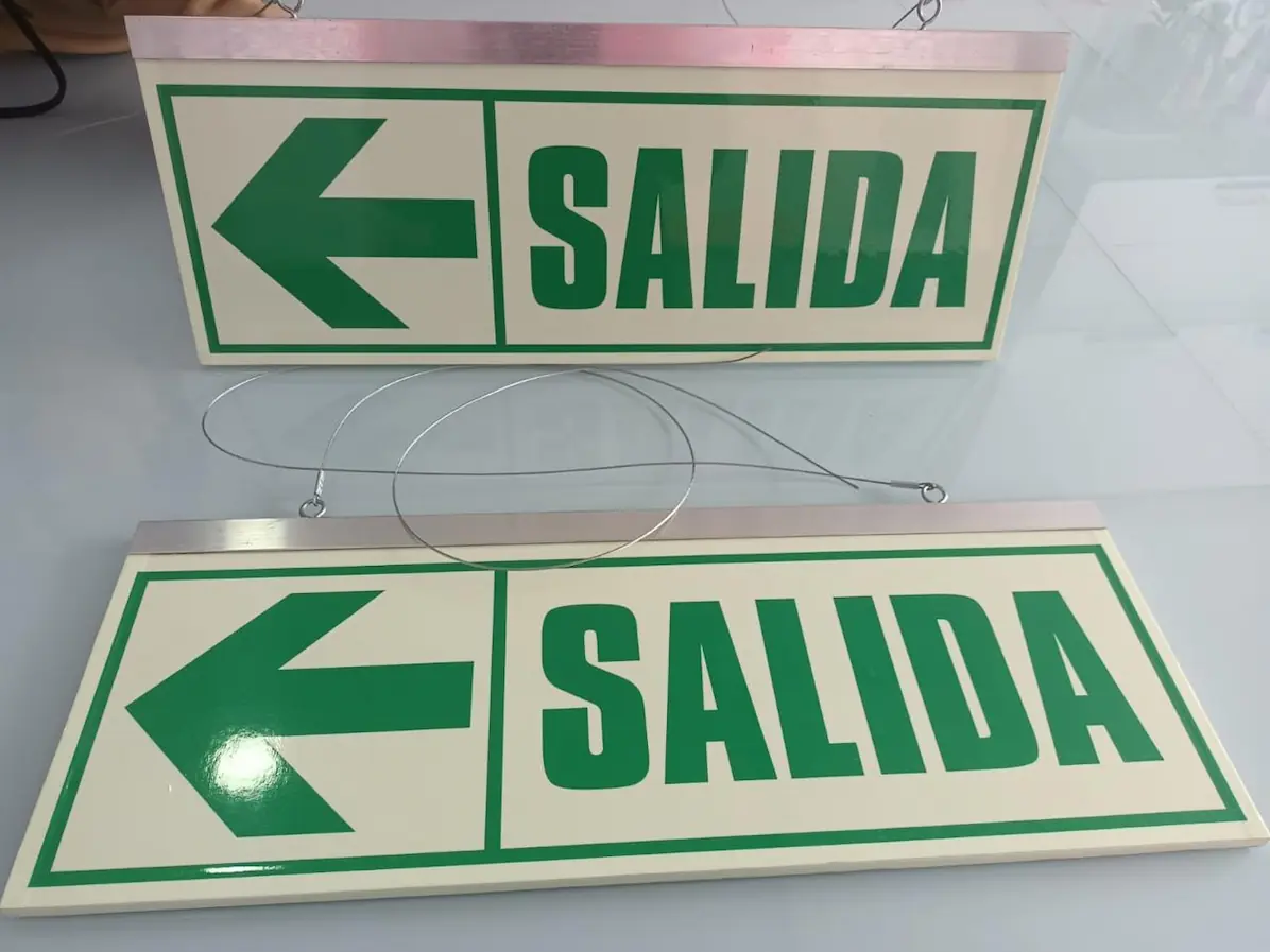 Señalización fotoluminiscente de rutas de evacuación