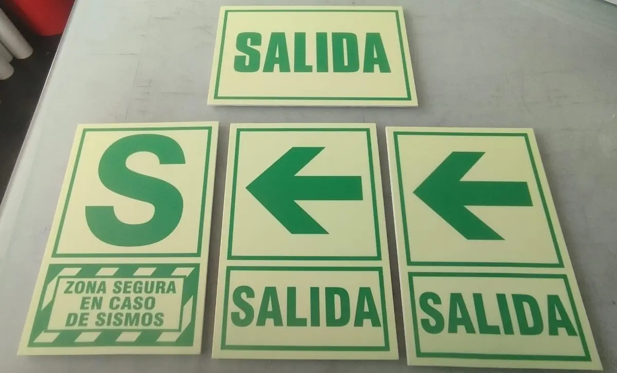 Letreros fotoluminiscentes 2