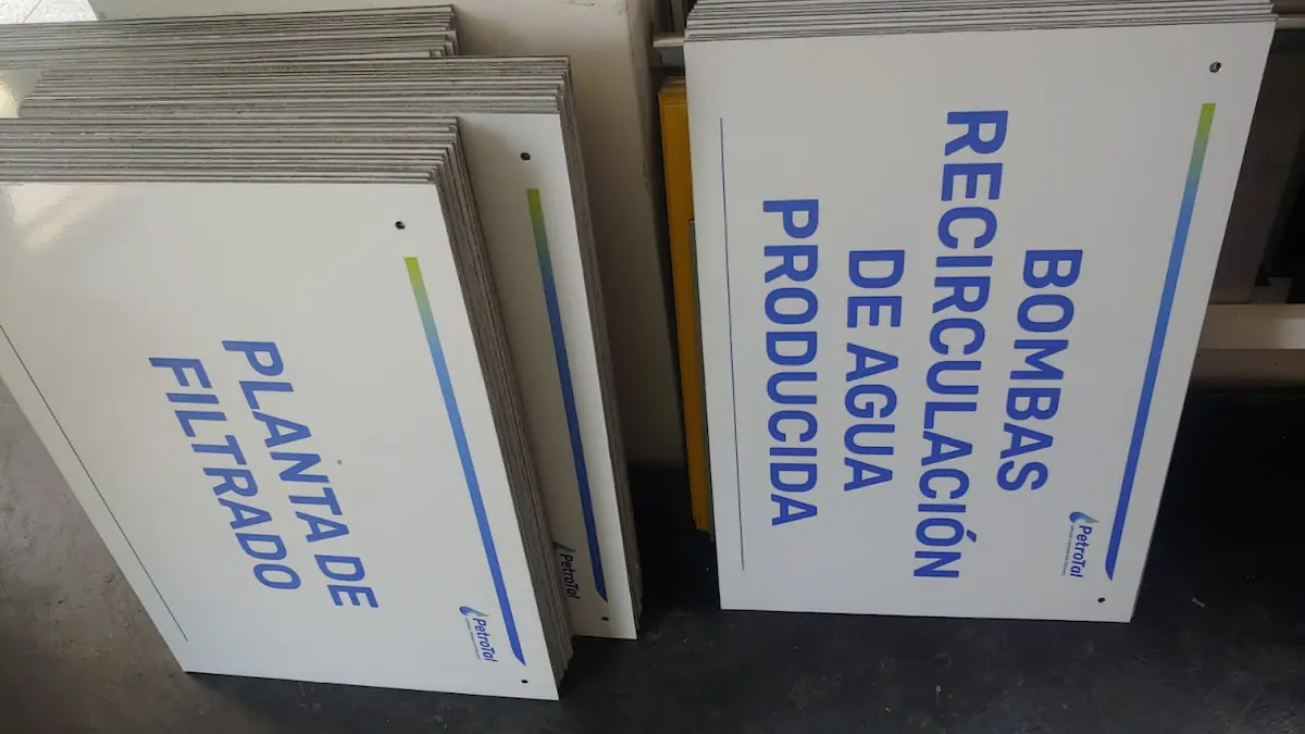 Señalización minera y del sector energía en láminas reflectivas