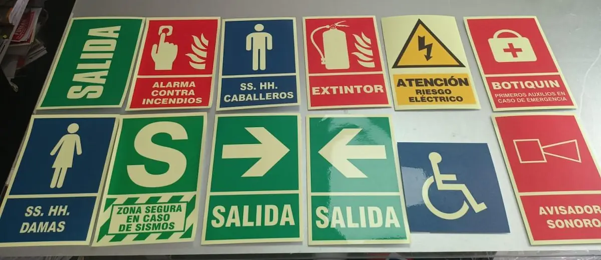 Señalización de evacuación fotoluminiscente 8