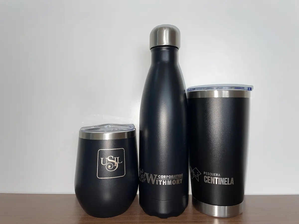 Grabado láser en botellas metálicas