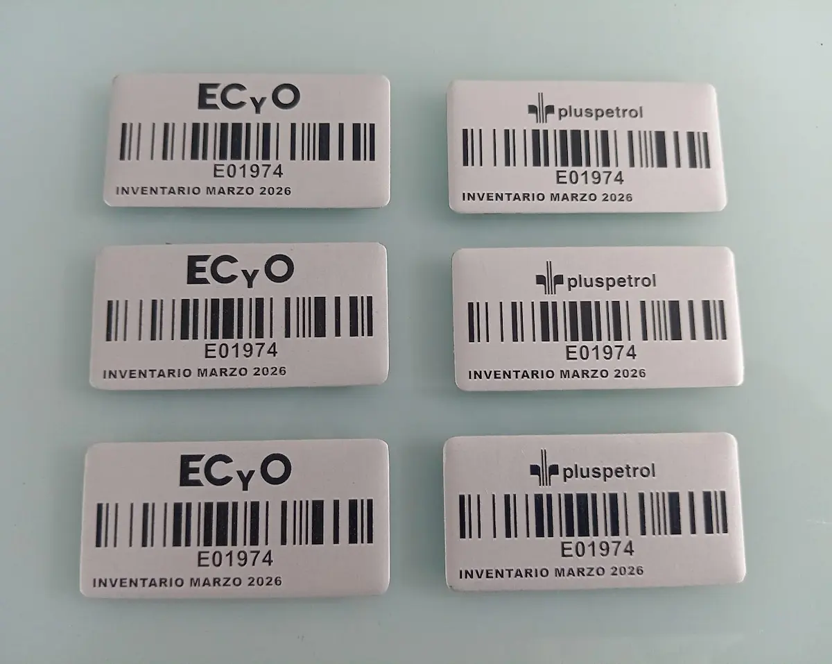 Placas de aluminio anodizado grabadas fabricadas por Creando Company